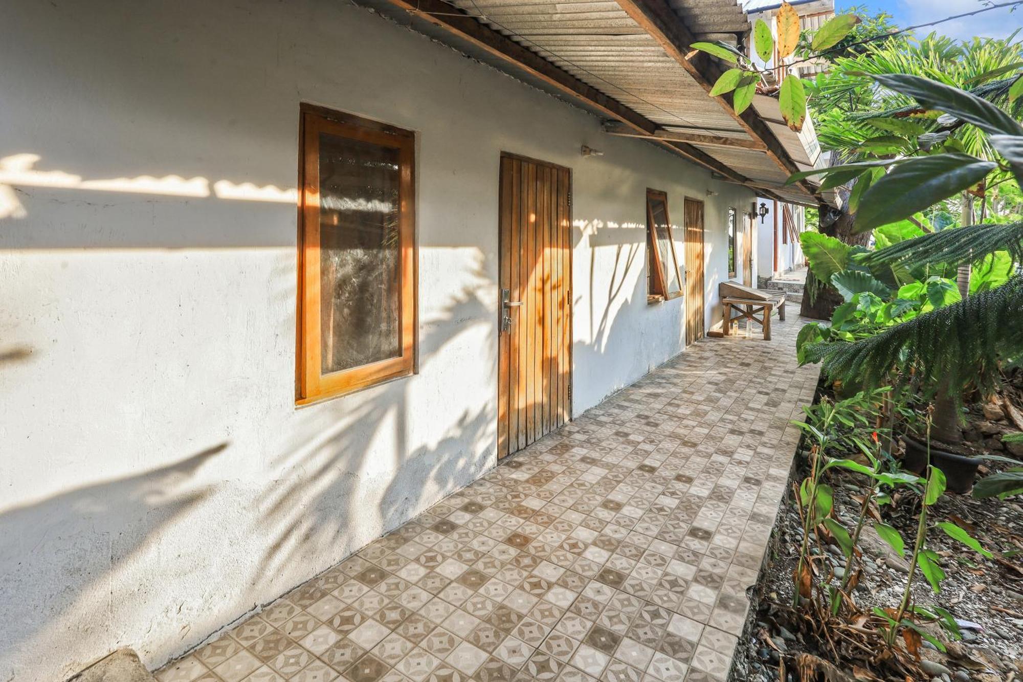 Palulu Garden Homestay Labuan Bajo Exterior photo
